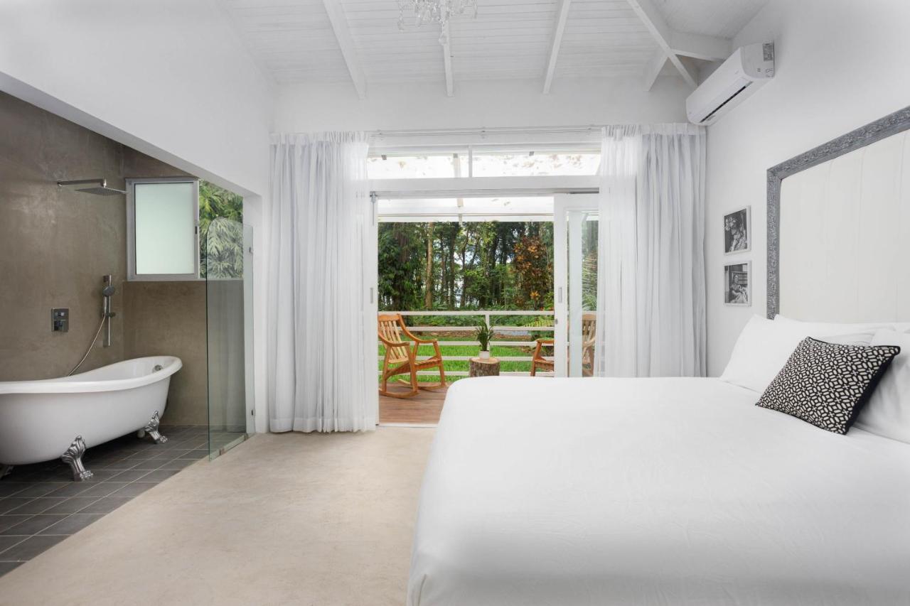 Gigi Brown Villa Frida Beachfront Puerto Viejo de Talamanca Екстер'єр фото